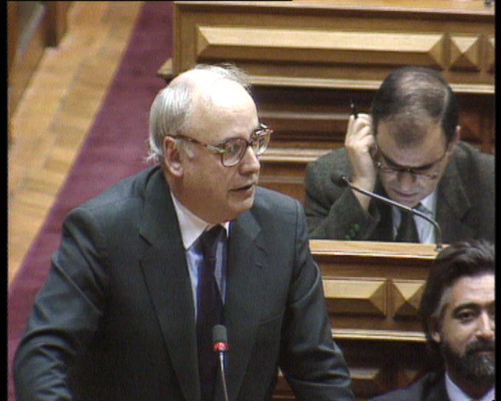 Debate sobre dissolução da AR