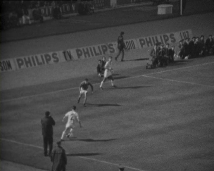 Futebol: SL Benfica vs Vasas Budapeste