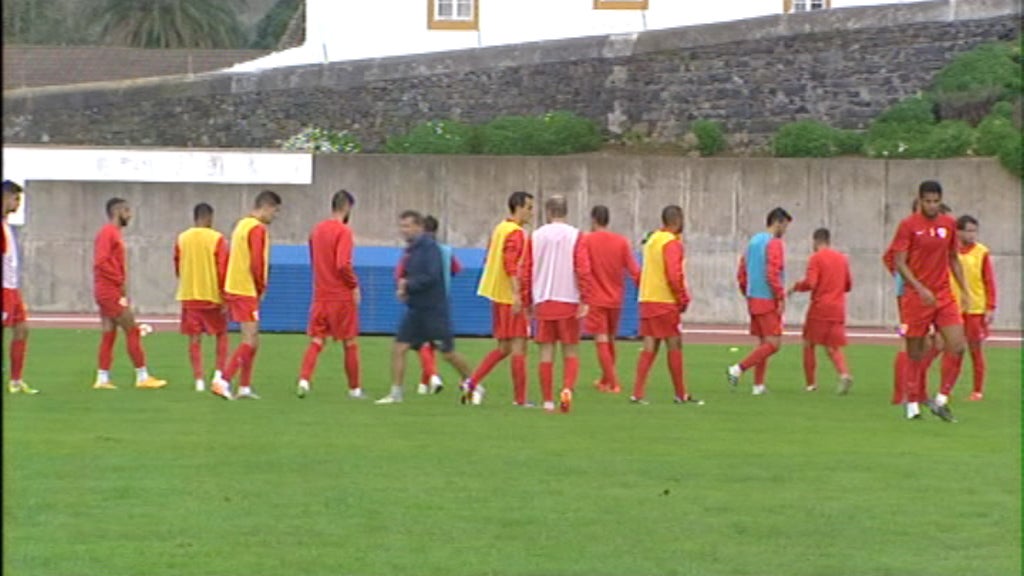 Futebol: treino do Santa Clara