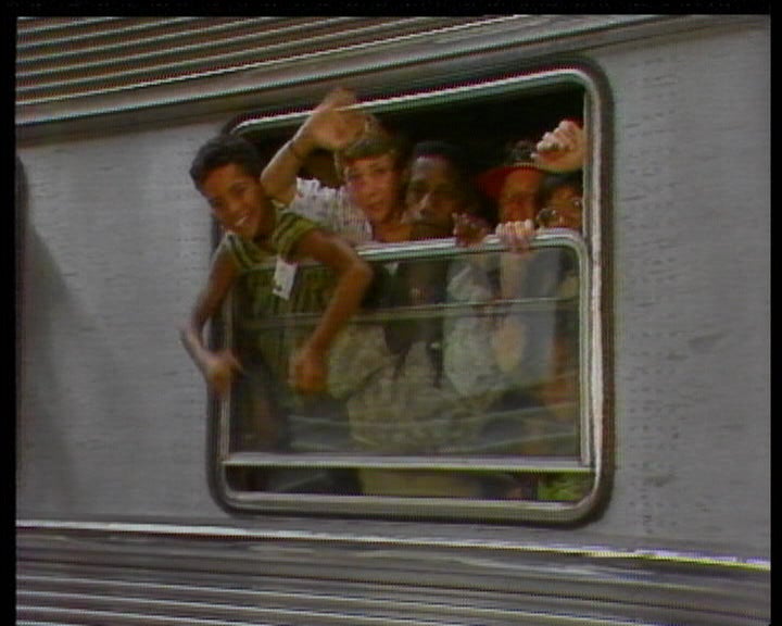 Crianças partem para França