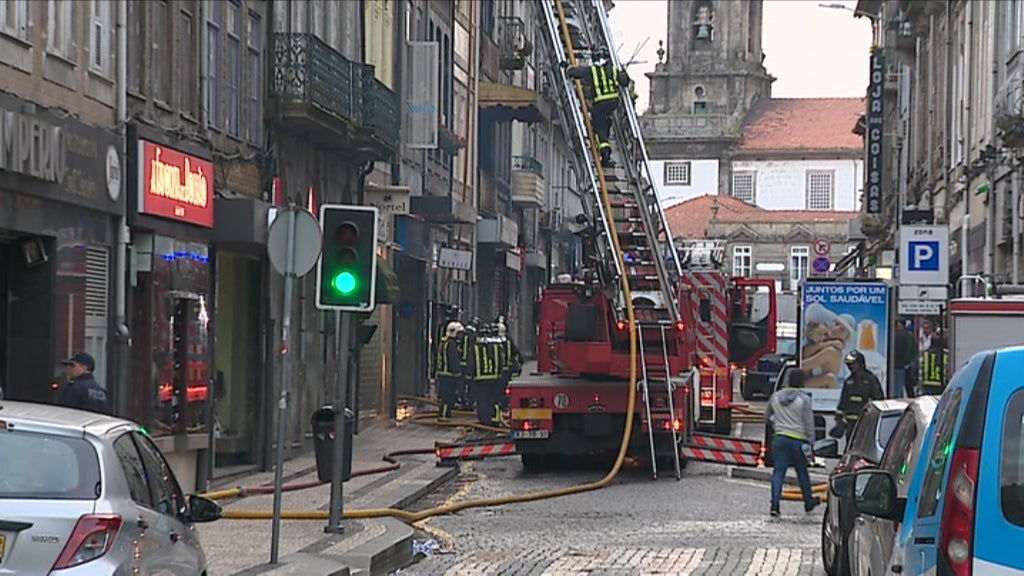 Incêndio numa pastelaria no Porto