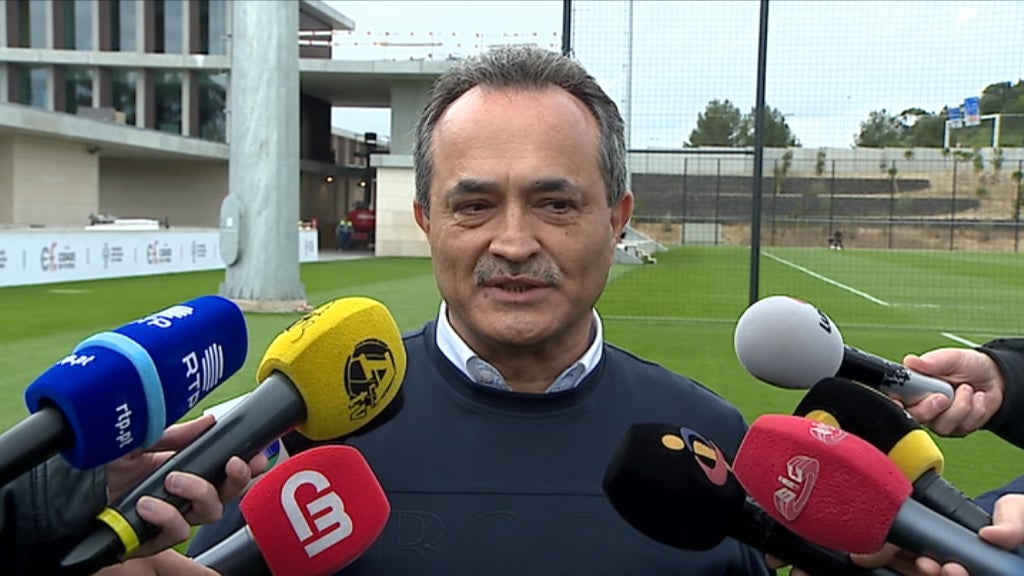 Futebol: complexo desportivo em obras finais