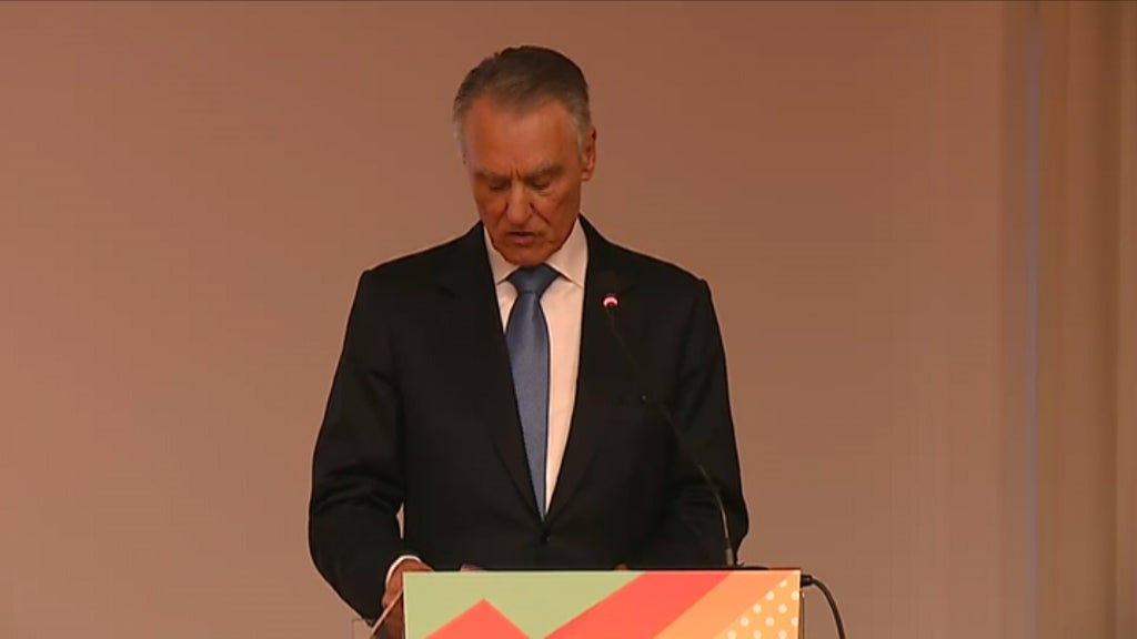 Cavaco Silva critica políticas económicas de Portugal