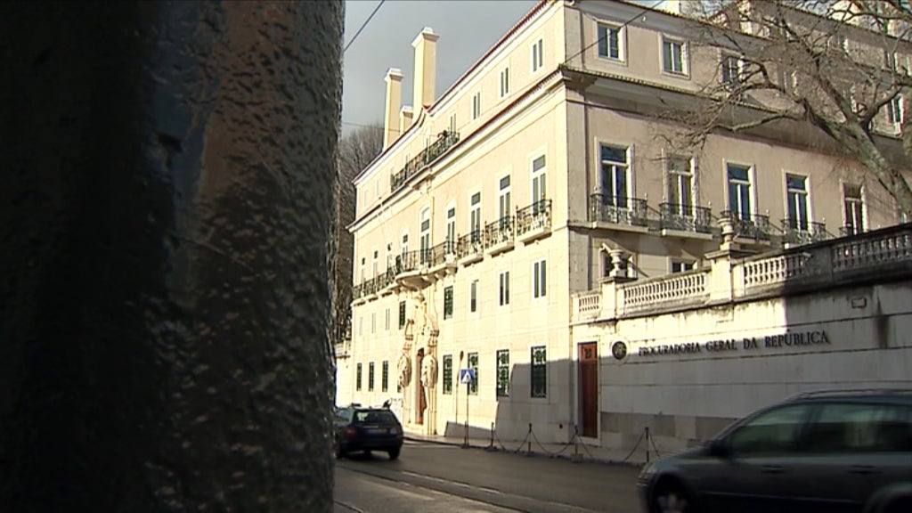 Manuel Vicente indiciado por corrupção