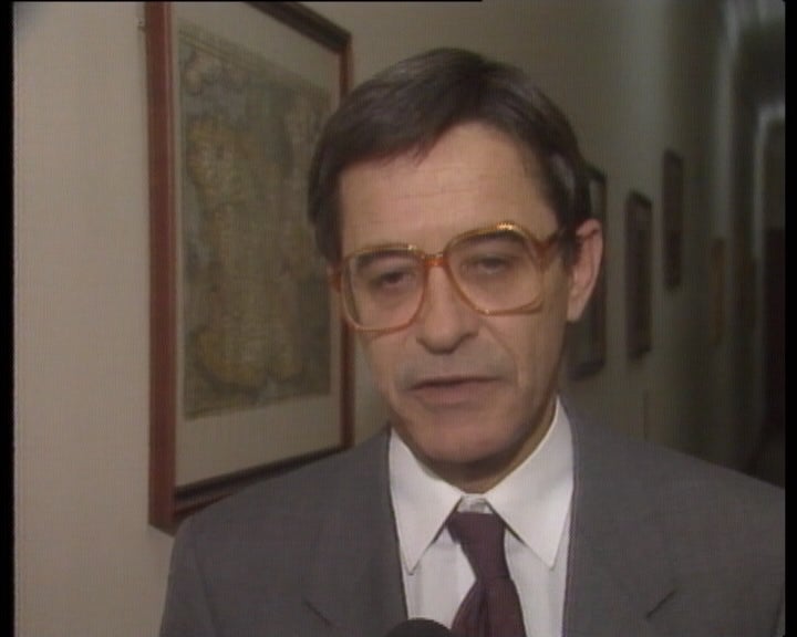 Oposição contra política monetária