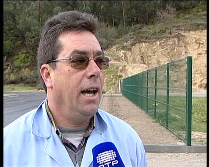 Crise económica na fábrica das águas do Alardo