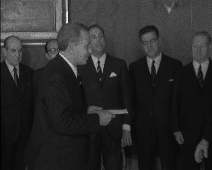 Américo Tomás recebe donativo para a Fundação Salazar