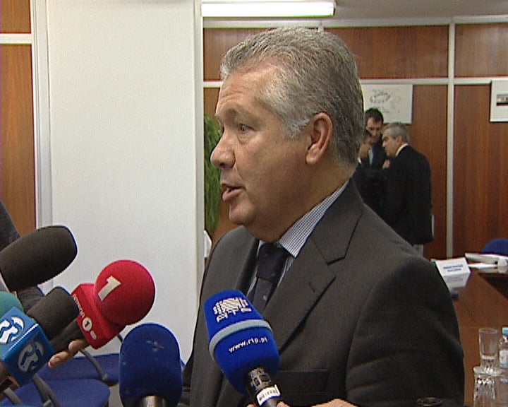 Critica a Belmiro de Azevedo