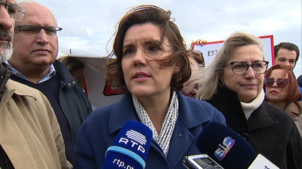 Visita de Assunção Cristas ao troço cortado da IP 6