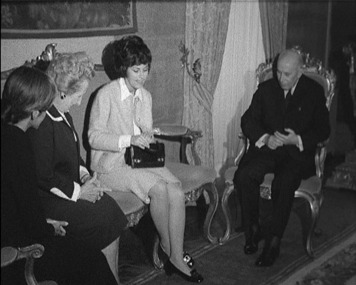 Chefe de Estado recebe a “Mulher Ideal da Europa”