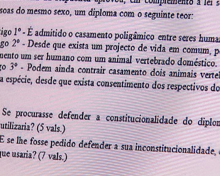 Exame de Direito causa polémica
