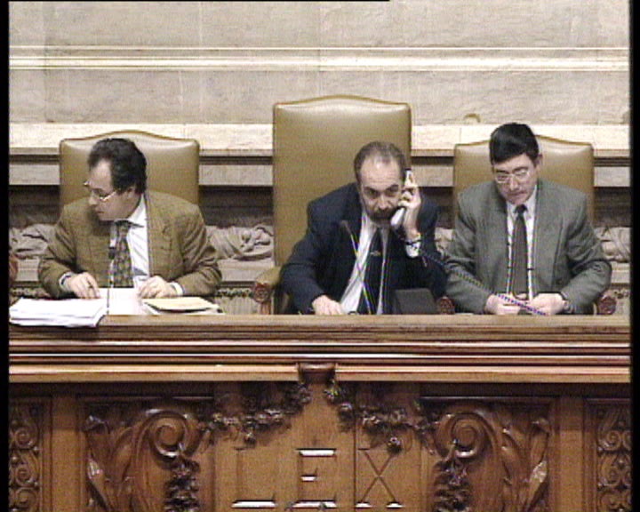 Chumbos dos diplomas do Governo