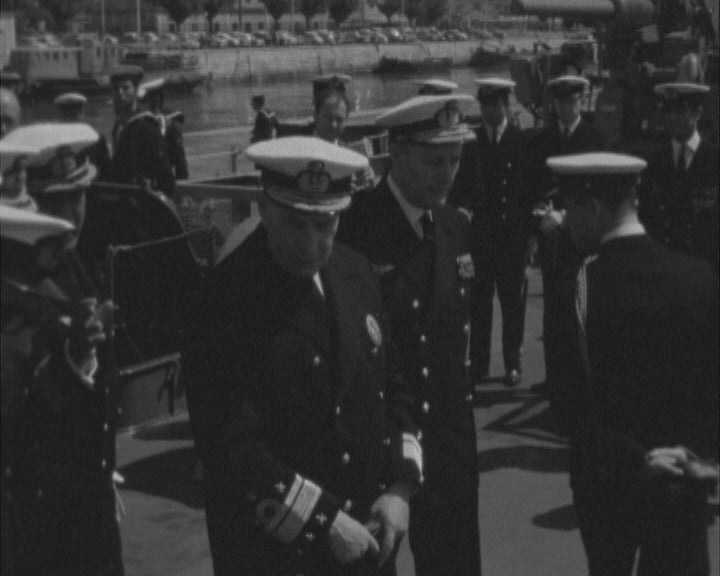 Américo Tomás visita fragata Almirante Pereira da Silva