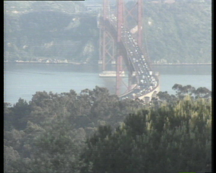 Tráfego na ponte 25 de Abril