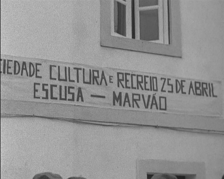 Exposição de desenho infantil em Escusa