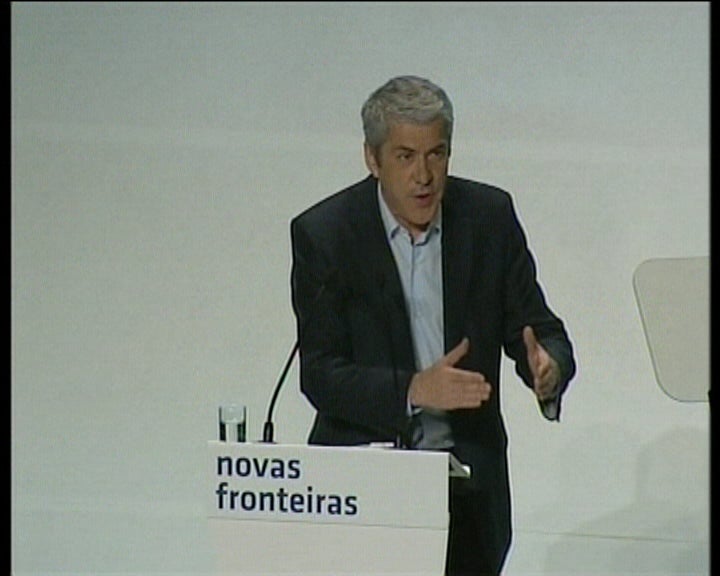 Sócrates defende o PEC