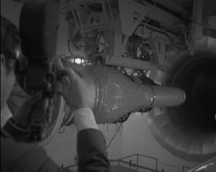 Américo Tomás inaugura Centro de Revisão e Ensaio de Motores de Avião