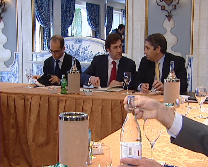 Passos Coelho reúne com economistas