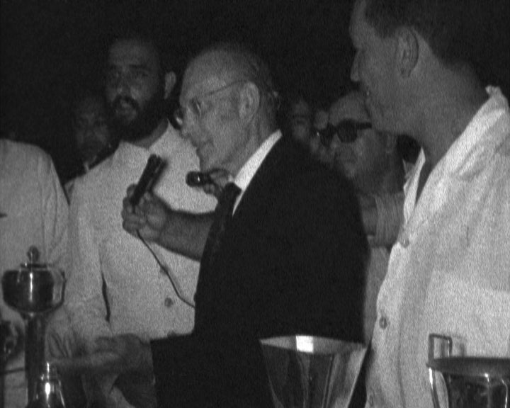 Navegador inglês Francis Chichester visita Bissau