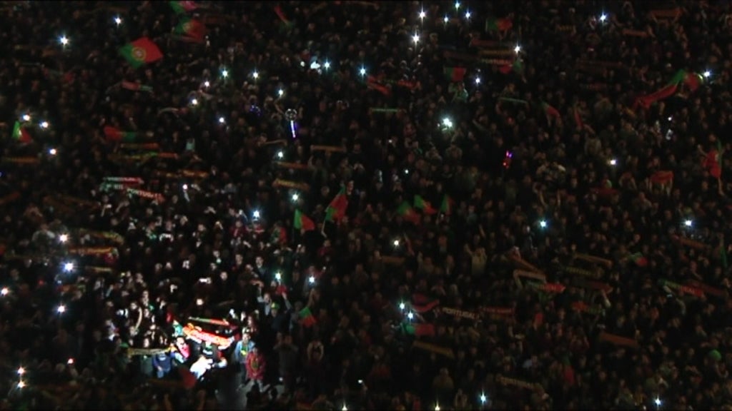 Futebol: Festejo da Seleção Nacional na Avenida dos Aliados