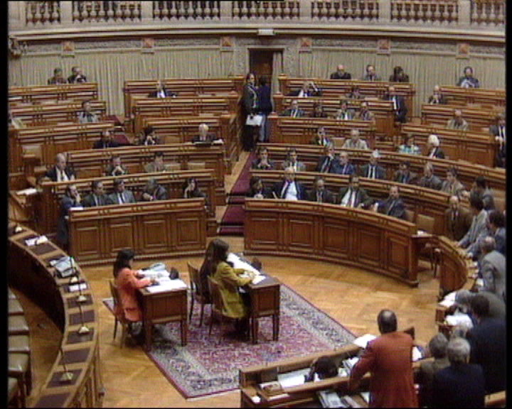 Debate parlamentar sobre as leis vetadas