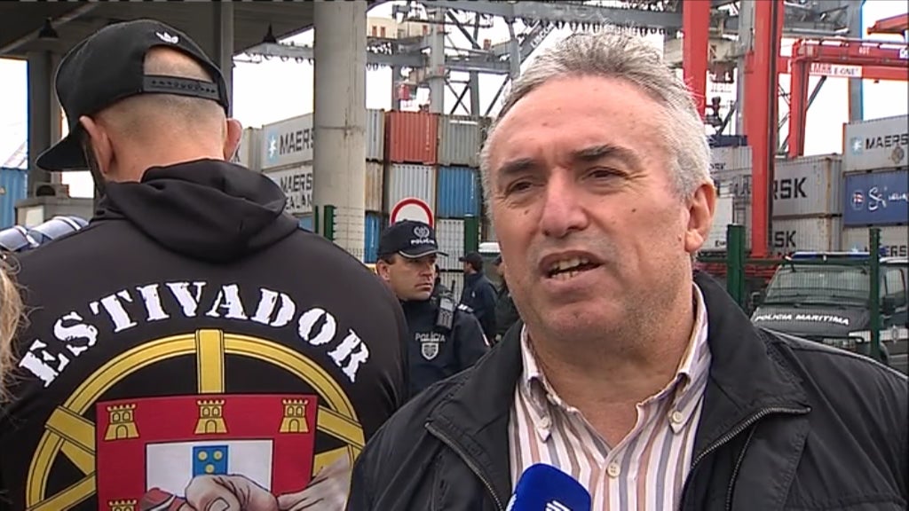 Greve no porto de Lisboa