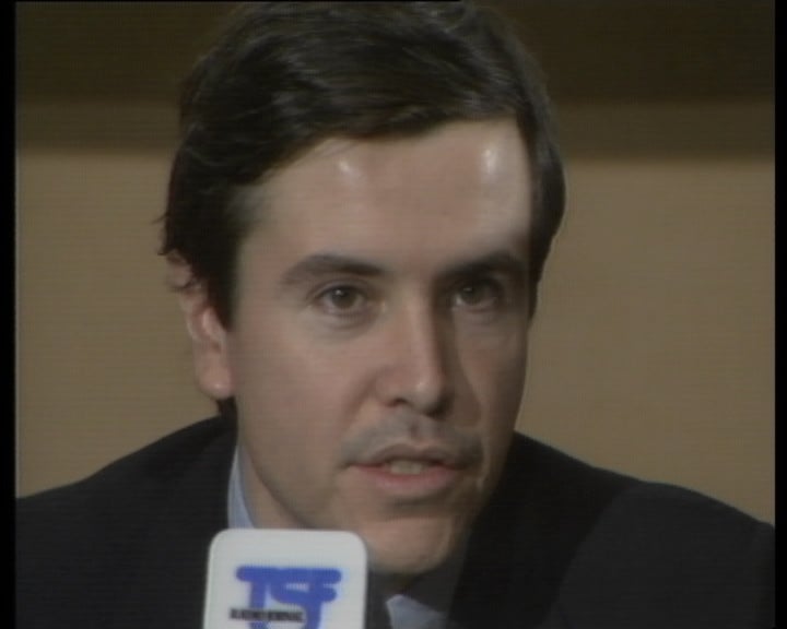 Conferência de imprensa de Alain Nairn