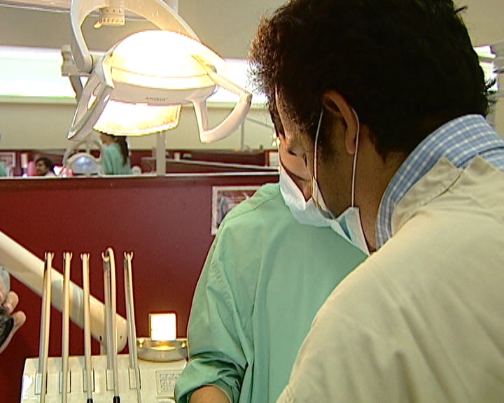Tratar dentes na Faculdade