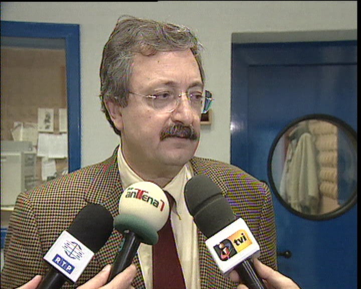 Candidatos presidenciais pedem demissão de Barrento