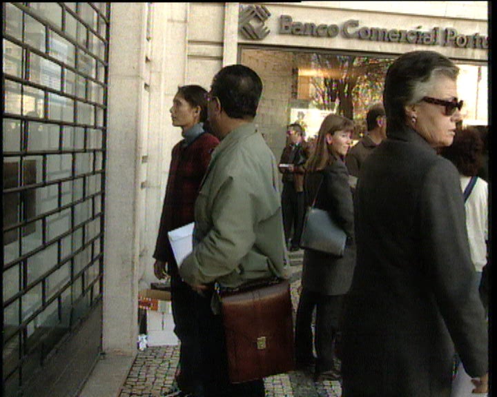 Pessoal dos serviços de identificação em greve