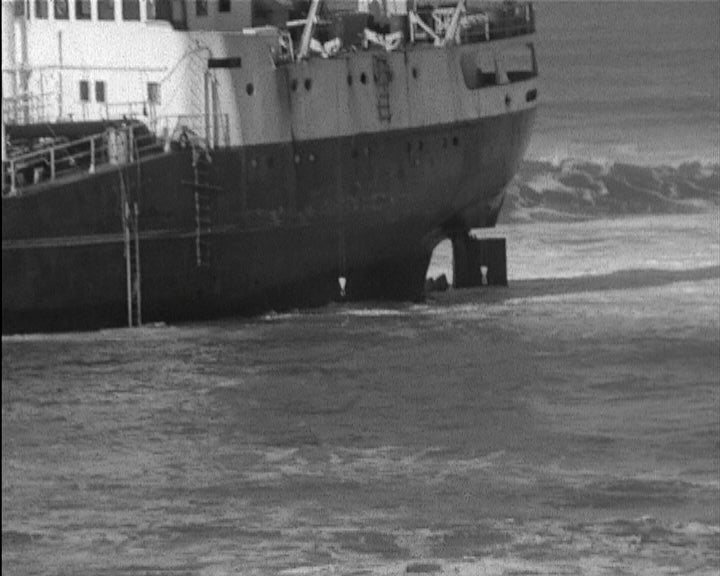 Petroleiro Tauranos encalhado