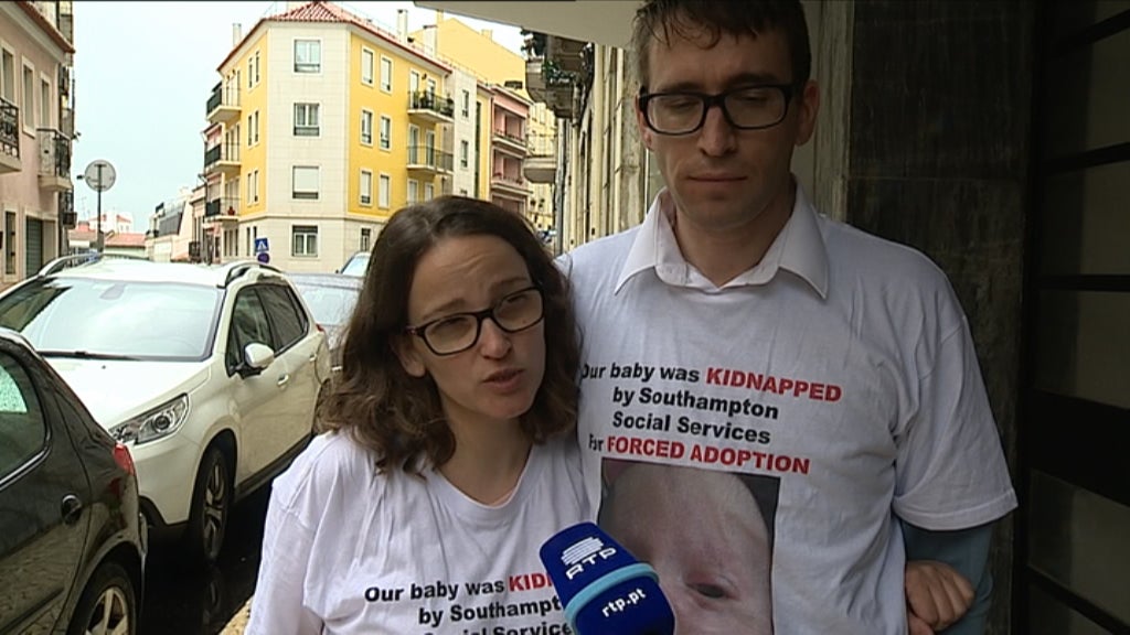 Caso do bebé português retirado aos pais em Inglaterra