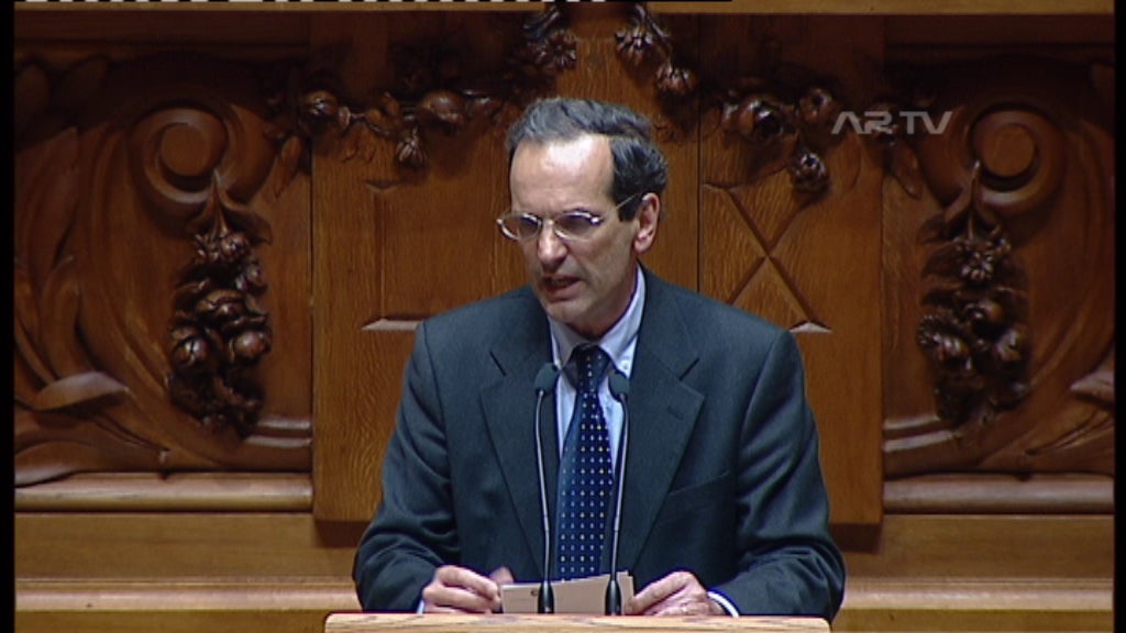 Debate parlamentar sobre dívida pública