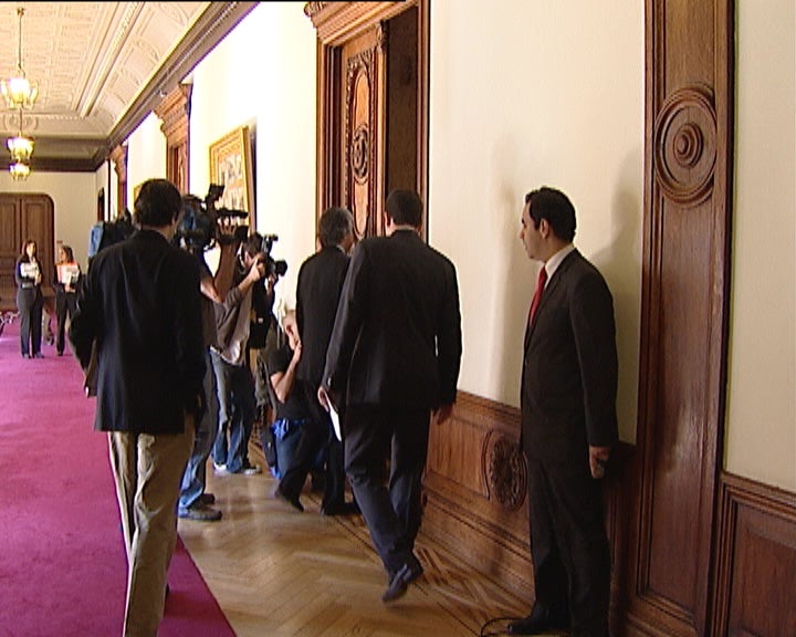 Passos Coelho reúne com deputados