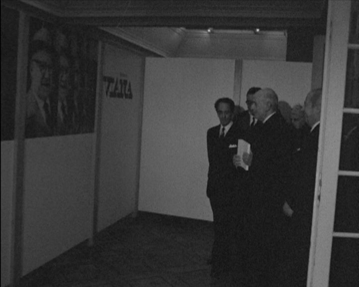 Chefe de Estado inaugura exposição de Eduardo Viana