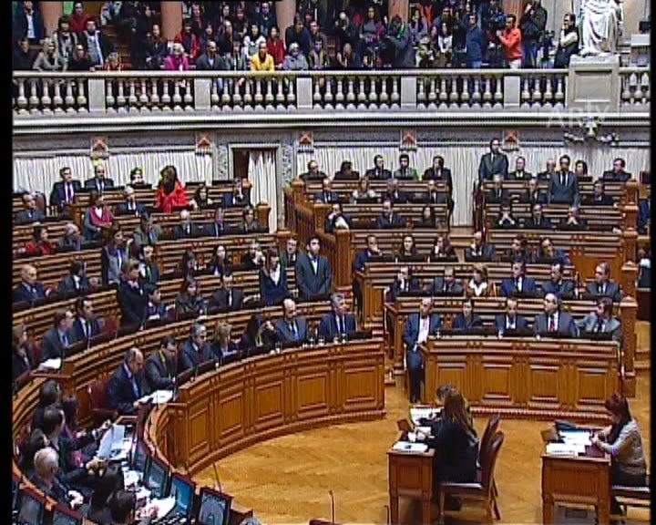 Cavaco Silva promulga casamento gay