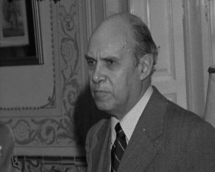 Entrega diplomas a oficiais do Curso do Estado Maior