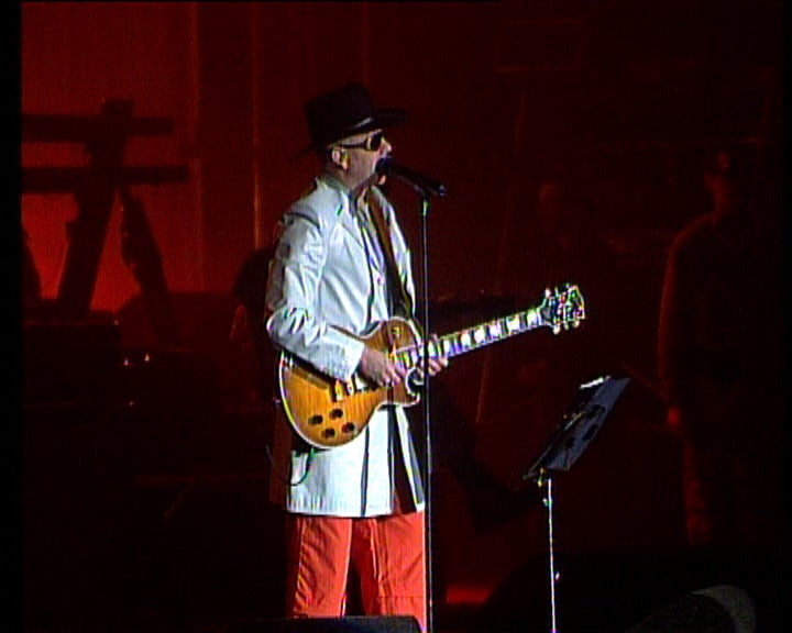 Pedro Abrunhosa fecha dia da abertura oficial do Porto 2001