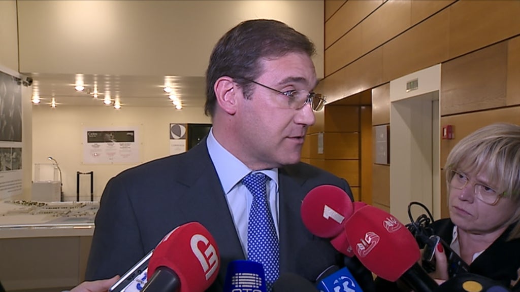 Reações de Passos Coelho ao OE