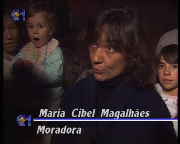 Bairro com água pelos joelhos