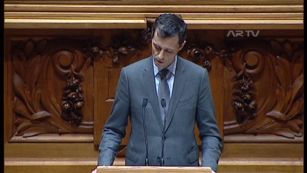 Debate parlamentar sobre dívida pública