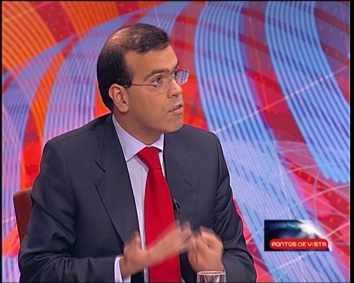 Crise na economia portuguesa e melhoria da imagem do parlamento