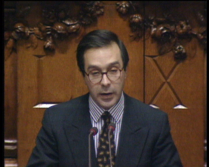 Marques Mendes critica veto presidencial