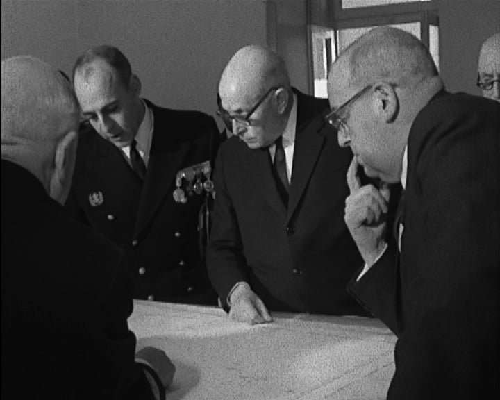 Visita de Américo Tomás e Manuel Pereira Crespo ao Instituto Hidrográfico