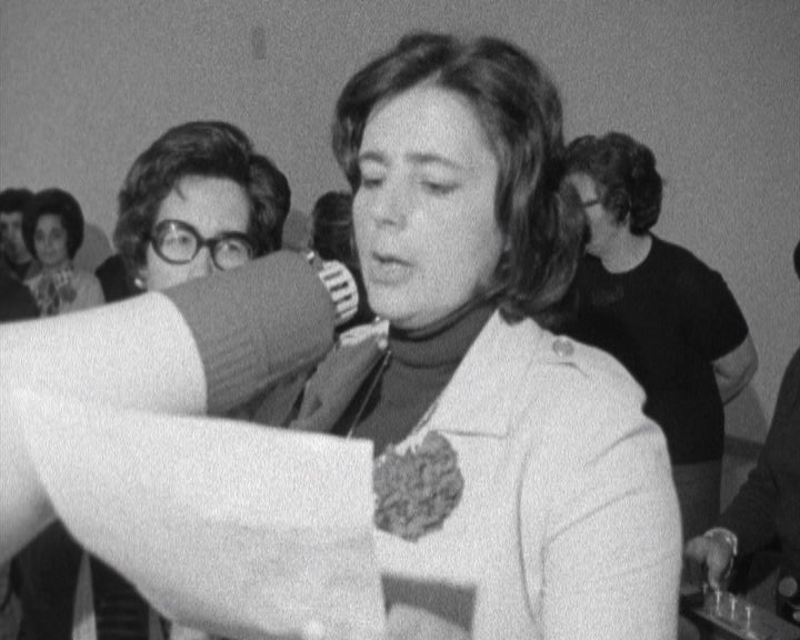 Reunião de auxiliares de limpeza de escolas em Lisboa