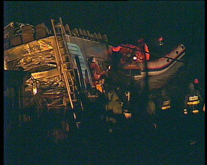 Autocarro submerso no Rio Douro