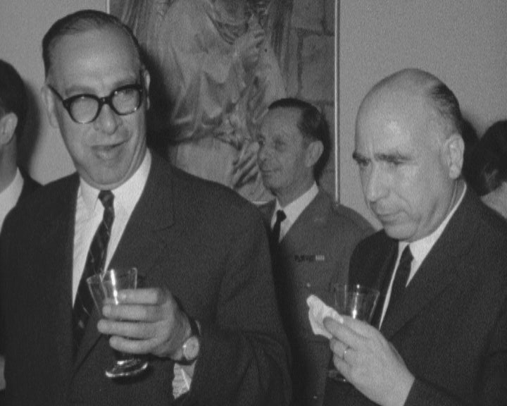 Entrega de livros à Universidade de Coimbra