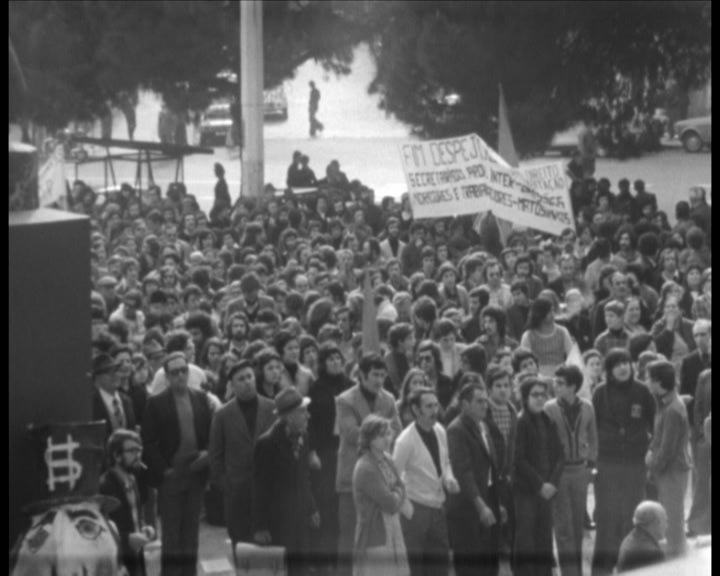 Manifestação pelo direito à habitação no Porto