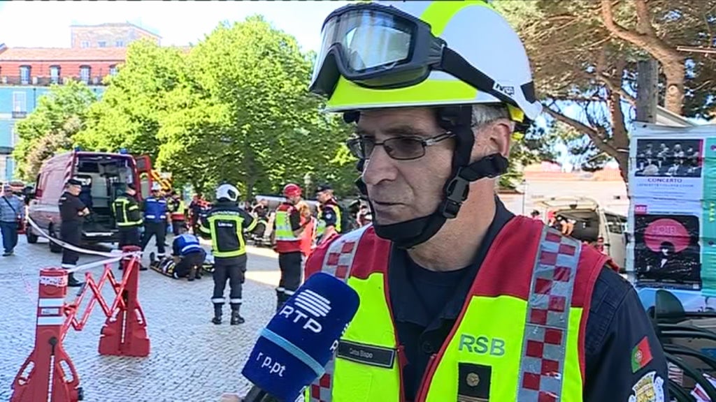 Simulacro de um sismo