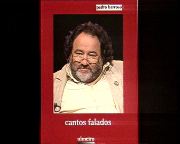 Livro com poesia de Pedro Barroso